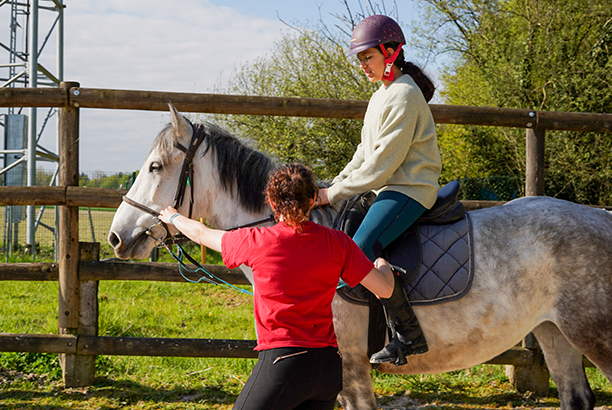 Vacances pour tous - colonies de vacances  - Chevillon - À cheval ! Stage découverte
