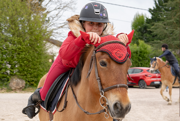 Vacances pour tous - colonies de vacances  - Chevillon - Au trot avec mon poney